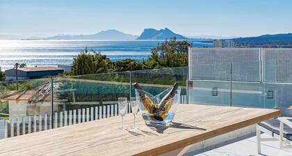 Villa piscine chauffée / Vue mer et Gibraltar