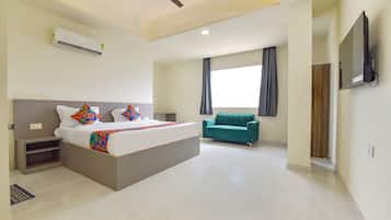 Egyptian cotton sheets, premium bedding, in-room safe, free WiFi