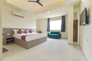 Egyptian cotton sheets, premium bedding, in-room safe, free WiFi