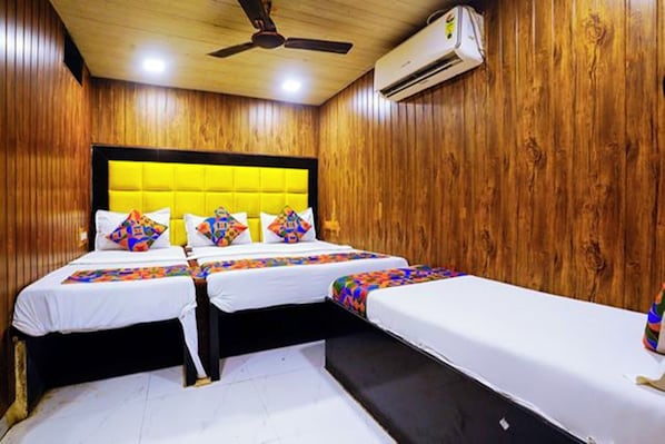 Egyptian cotton sheets, premium bedding, in-room safe, free WiFi