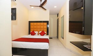 Egyptian cotton sheets, premium bedding, in-room safe, free WiFi
