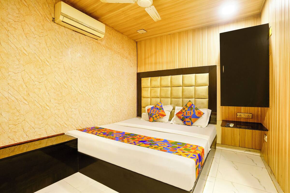 Premium Room | Egyptian cotton sheets, premium bedding, in-room safe, WiFi (free)