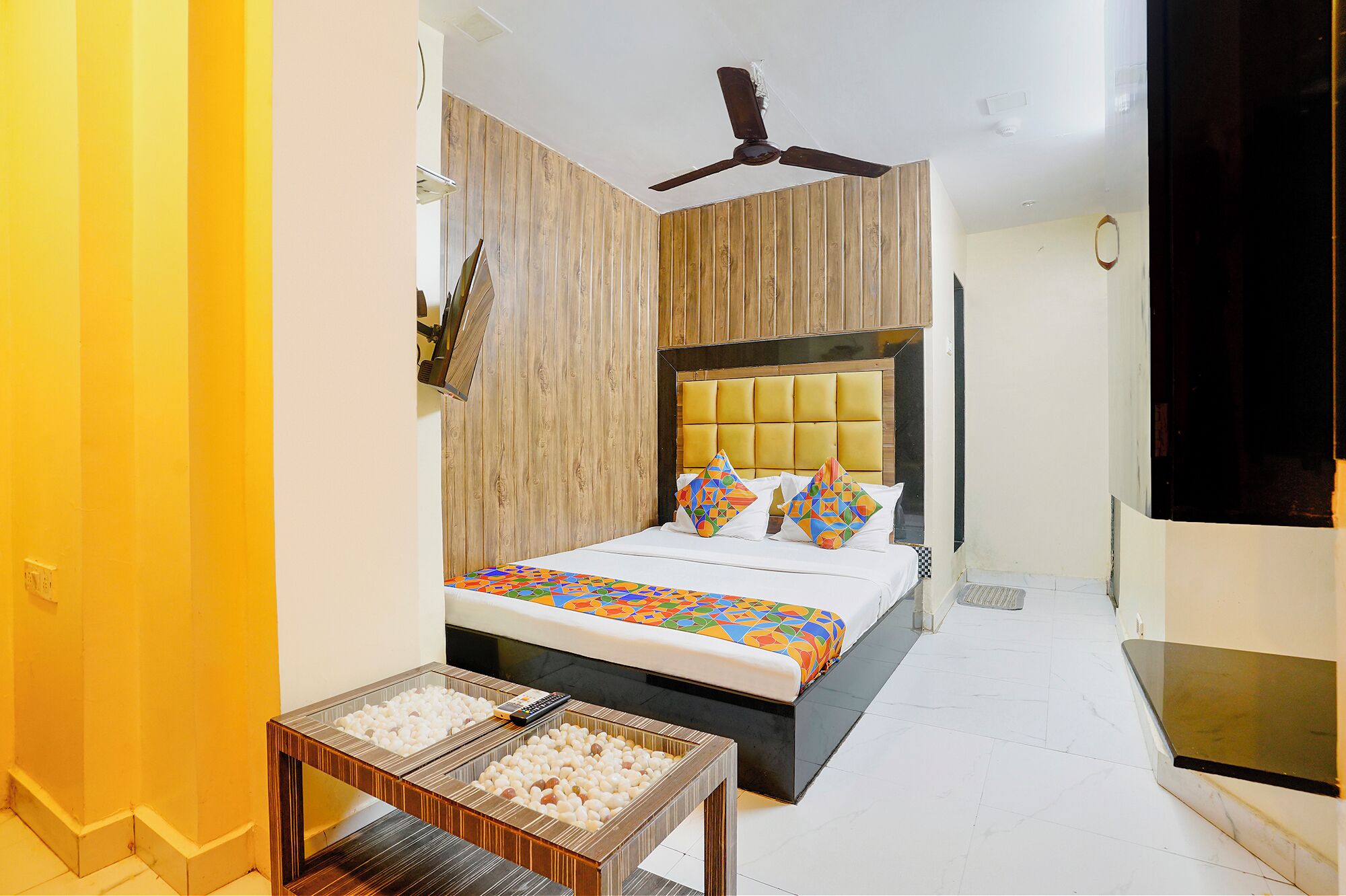 Egyptian cotton sheets, premium bedding, in-room safe, free WiFi