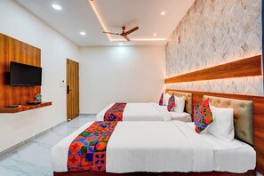 Egyptian cotton sheets, premium bedding, in-room safe, free WiFi - Fabhotel Golden Stay (Bengaluru)
