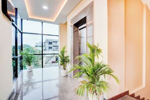 Lobby - Fabhotel Golden Stay (Bengaluru)