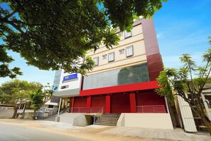 Exterior - Fabhotel Golden Stay (Bengaluru)