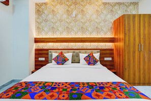 Egyptian cotton sheets, premium bedding, in-room safe, free WiFi - FabHotel Golden Stay - JP nagar Metro (Bengaluru)