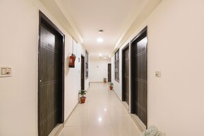 Lobby - Fabhotel Blue Stone (New Delhi)