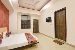 Egyptian cotton sheets, premium bedding, in-room safe, free WiFi