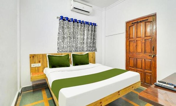 Egyptian cotton sheets, premium bedding, in-room safe, free WiFi