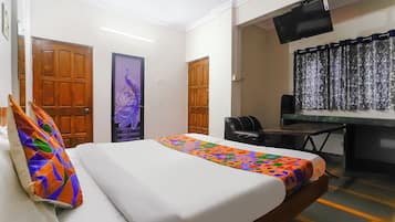 Egyptian cotton sheets, premium bedding, in-room safe, free WiFi