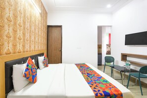 Egyptian cotton sheets, premium bedding, in-room safe, free WiFi - Fabhotel The Flora (Gurugram)