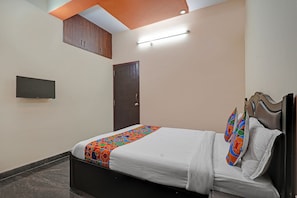 Egyptian cotton sheets, premium bedding, in-room safe, free WiFi