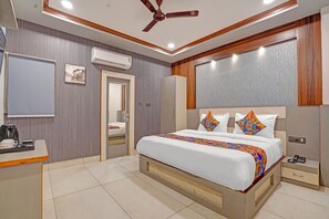 Deluxe Room | Egyptian cotton sheets, premium bedding, in-room safe, free WiFi