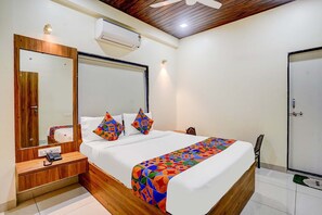 Egyptian cotton sheets, premium bedding, in-room safe, free WiFi - Fabhotel The Royal Park (Pune)