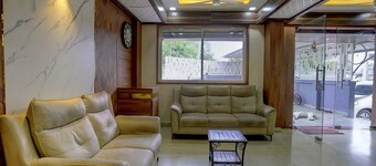 Fabhotel The Royal Park