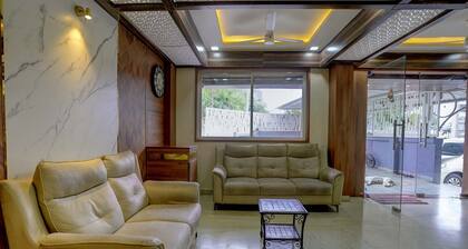 Fabhotel The Royal Park