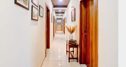 Fabhotel The Royal Park