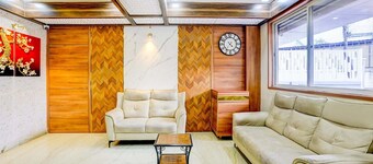 Fabhotel The Royal Park