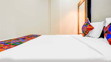Egyptian cotton sheets, premium bedding, in-room safe, free WiFi