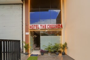 Property entrance - FabHotel Cressdia (Indore)