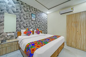 Executive Room | Egyptian cotton sheets, premium bedding, in-room safe, soundproofing - FabHotel Cressdia (Indore)