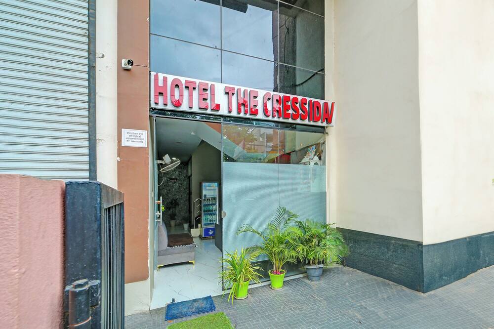 FabHotel Cressdia