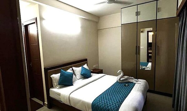 Egyptian cotton sheets, premium bedding, in-room safe, free WiFi