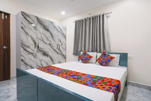 Egyptian cotton sheets, premium bedding, in-room safe, free WiFi