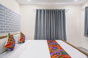 Egyptian cotton sheets, premium bedding, in-room safe, free WiFi