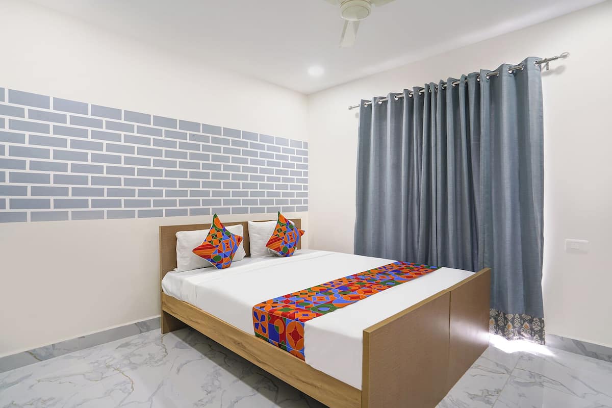 Egyptian cotton sheets, premium bedding, in-room safe, free WiFi