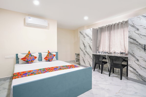 Premium Room | Egyptian cotton sheets, premium bedding, in-room safe, free WiFi