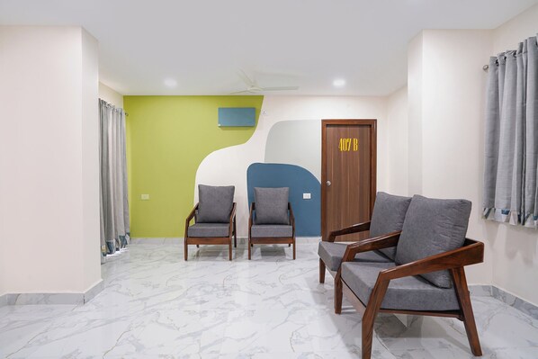 Egyptian cotton sheets, premium bedding, in-room safe, free WiFi