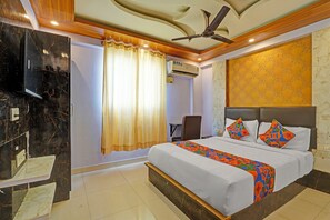 Deluxe Room | Egyptian cotton sheets, premium bedding, in-room safe, free WiFi - FabExpress Mount City Park (Bangalore)