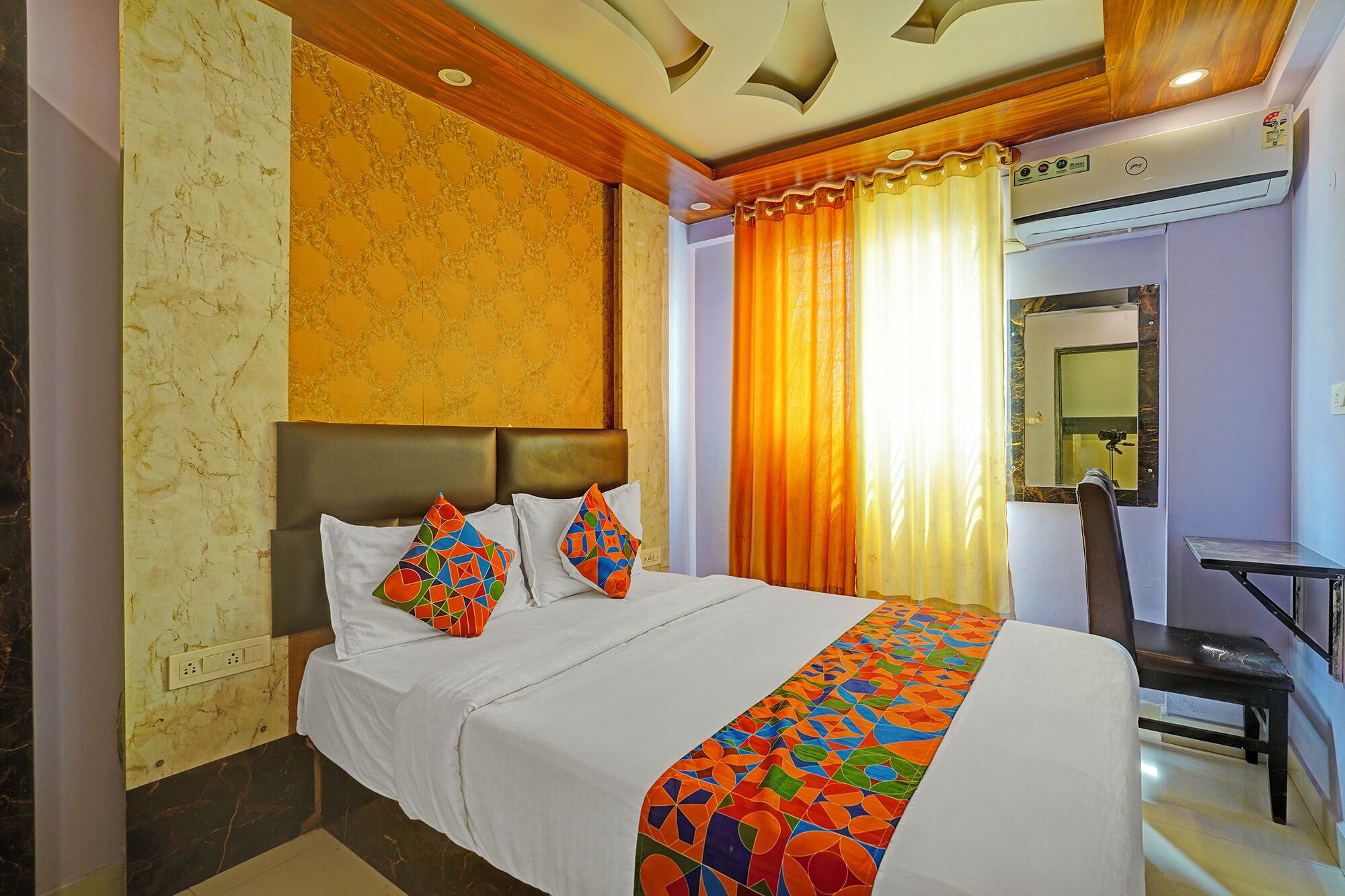 Egyptian cotton sheets, premium bedding, in-room safe, free WiFi