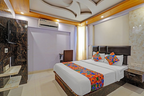 Egyptian cotton sheets, premium bedding, in-room safe, free WiFi