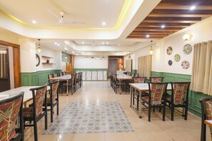 Restaurant - Fabhotel The Krishnayan (Bhopal)