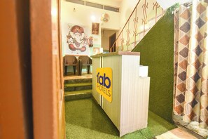 Reception - Fabhotel City Palace (Kolkata)