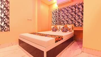 Egyptian cotton sheets, premium bedding, in-room safe, free WiFi