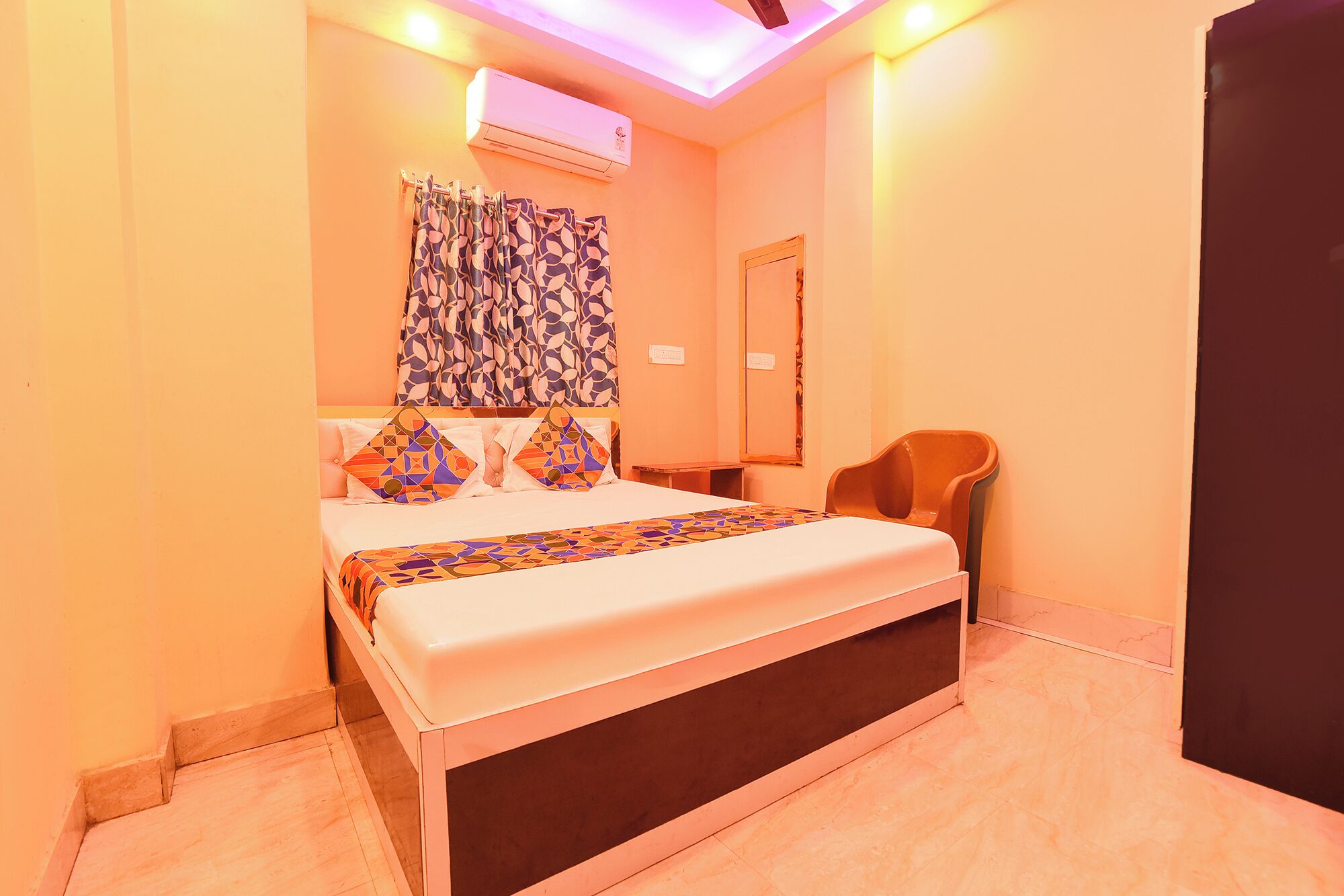 Egyptian cotton sheets, premium bedding, in-room safe, free WiFi