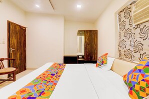 Egyptian cotton sheets, premium bedding, in-room safe, free WiFi - Fabhotel Travellers (Lucknow)