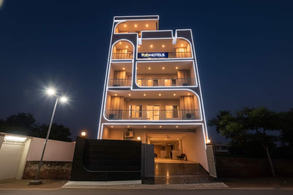 FabHotel AR Prime- Nr. Emaar Palm Heights Gurgaon
