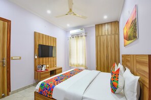 Egyptian cotton sheets, premium bedding, in-room safe, free WiFi - FabHotel AR Prime- Nr. Emaar Palm Heights Gurgaon (Gurugram)