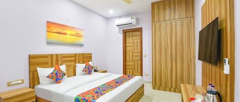 Family Room | Egyptian cotton sheets, premium bedding, in-room safe, free WiFi