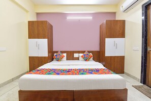 Egyptian cotton sheets, premium bedding, in-room safe, free WiFi