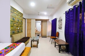 Egyptian cotton sheets, premium bedding, in-room safe, free WiFi