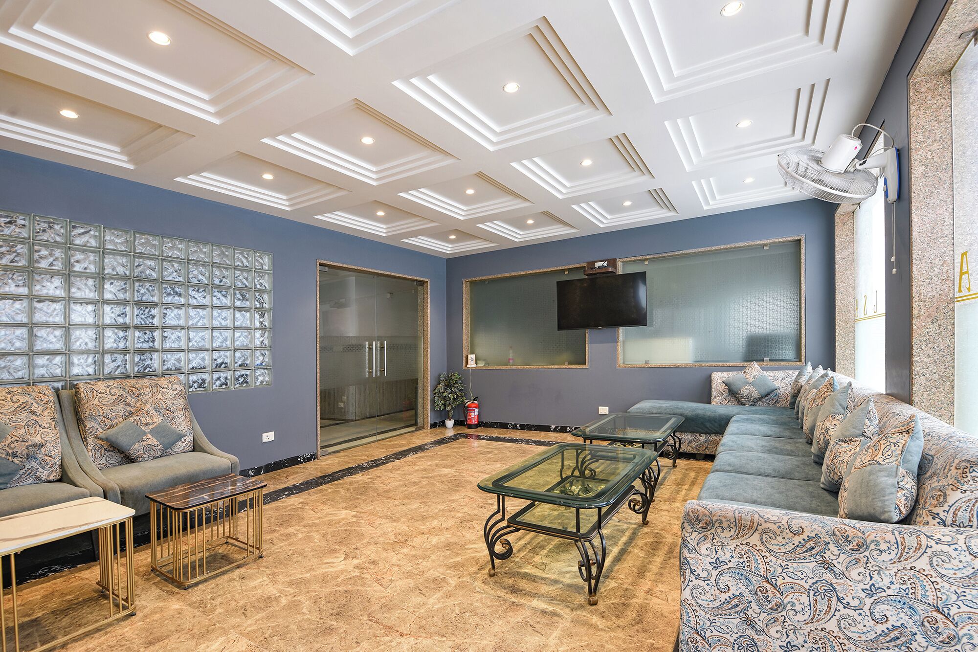 Coin salon dans le hall