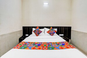 Egyptian cotton sheets, premium bedding, in-room safe, free WiFi - Fabhotel Nar Comforts (Bengaluru)