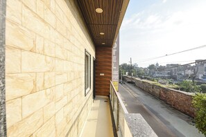 Family Room | Balcony