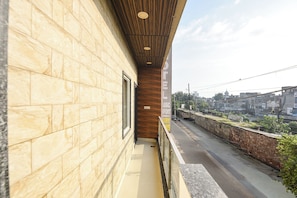Family Room | Balcony